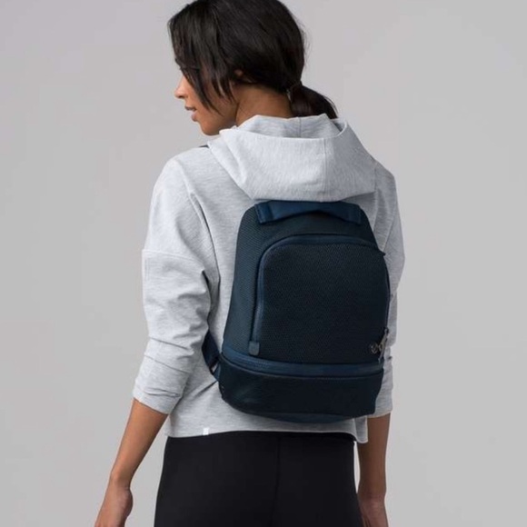 Lululemon Mesh Go Lightly Jaded Blue Backpack/Purse 12 liter mini - Picture 2 of 7